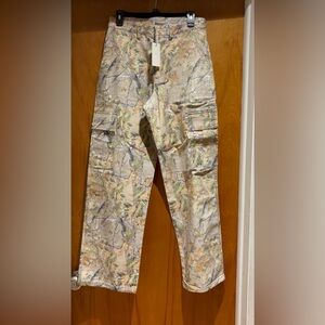 Medium Camouflage Cargo Pants
Lightweight